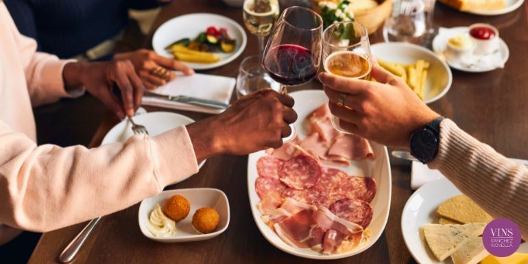 Quin vi portar quan et conviden a sopar? Guia ràpida per encertar sempre